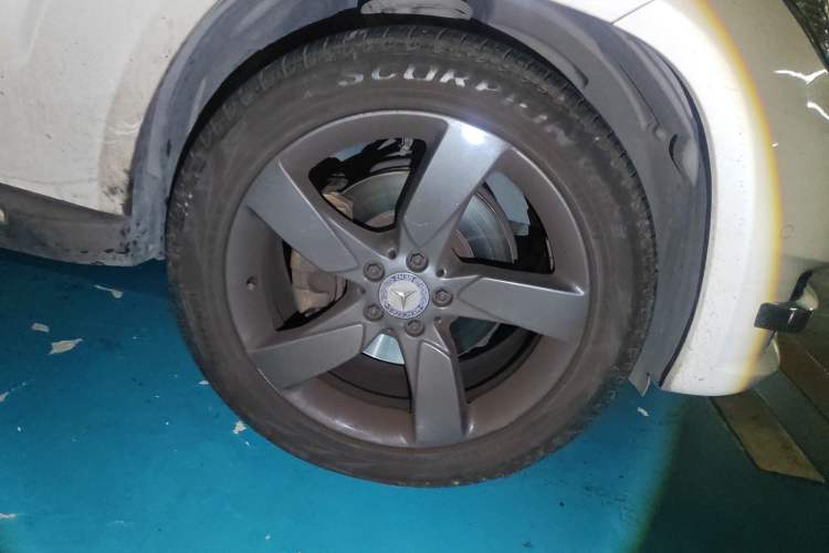 Used Mercedes-Benz GLK-Class 2013 GLK 300 4MATIC Dynamic Sunroof Model Right Front Wheel Hub