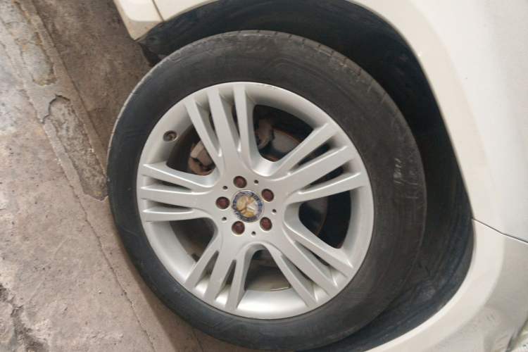 Used Mercedes-Benz GLK-Class 2013 GLK 300 4MATIC Dynamic Edition Right Front Wheel Hub