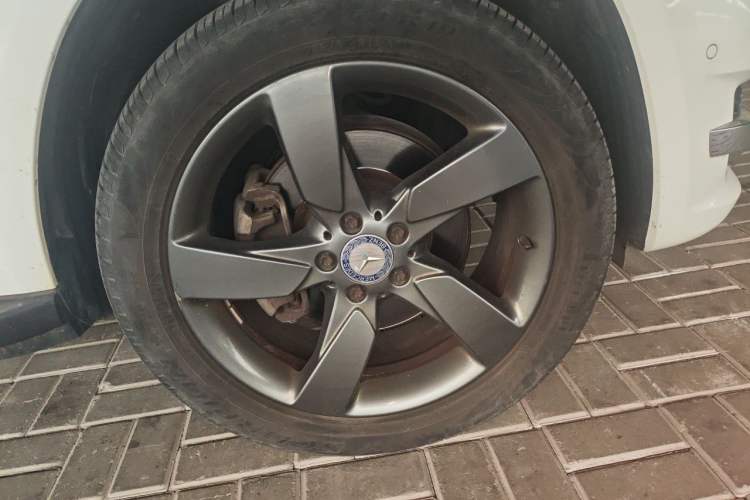 Used Mercedes-Benz GLK-Class 2013 GLK 300 4MATIC Dynamic Sunroof Model Right Front Wheel Hub