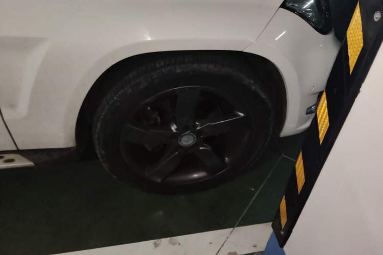Used Mercedes-Benz GLK-Class 2013 GLK 300 4MATIC Dynamic Sunroof Model Right Front Wheel Hub