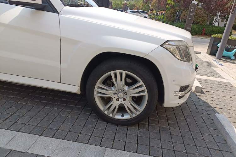 Used Mercedes-Benz GLK-Class 2013 GLK 300 4MATIC Dynamic Edition Right Front Wheel Hub