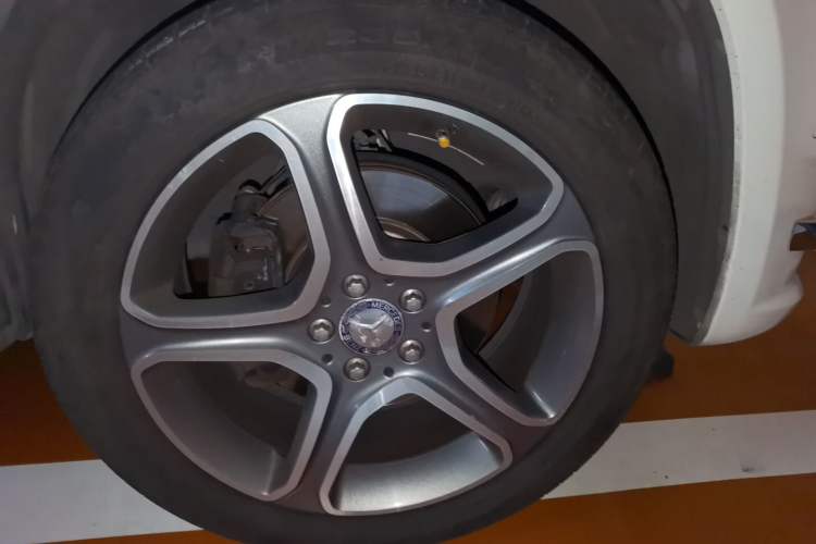 Used Mercedes-Benz GLK-Class 2013 GLK 300 4MATIC Fashion Model Right Front Wheel Hub