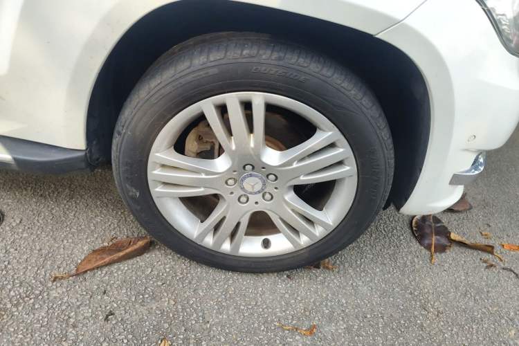 Used Mercedes-Benz GLK-Class 2013 GLK 300 4MATIC Fashion Model Right Front Wheel Hub
