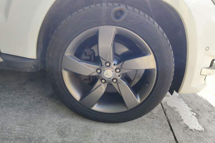Used Mercedes-Benz GLK-Class 2013 GLK 300 4MATIC Dynamic Sunroof Model Right Front Wheel Hub