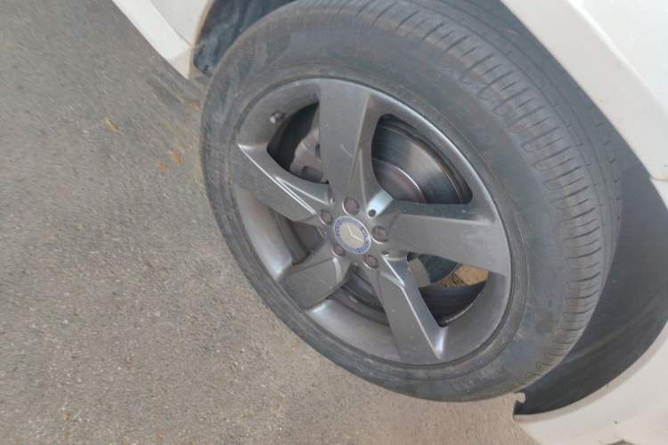 Used Mercedes-Benz GLK-Class 2013 GLK 300 4MATIC Dynamic Sunroof Model Right Front Wheel Hub