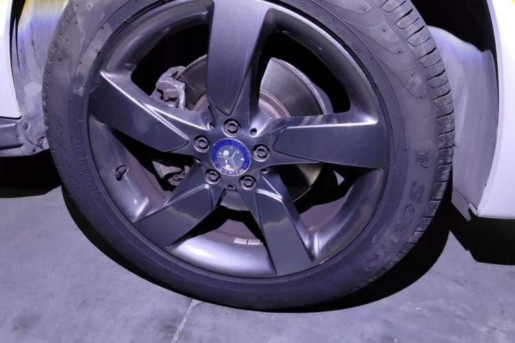 Used Mercedes-Benz GLK-Class 2013 GLK 300 4MATIC Luxury Model Right Front Wheel Hub