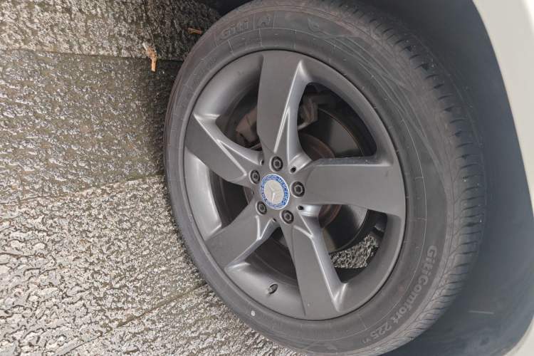 Used Mercedes-Benz GLK-Class 2013 GLK 300 4MATIC Dynamic Sunroof Model Right Front Wheel Hub