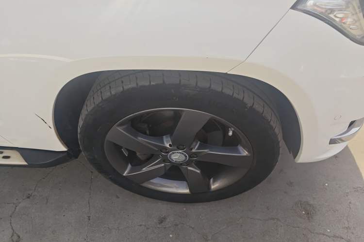 Used Mercedes-Benz GLK-Class 2013 GLK 300 4MATIC Dynamic Sunroof Model Right Front Wheel Hub