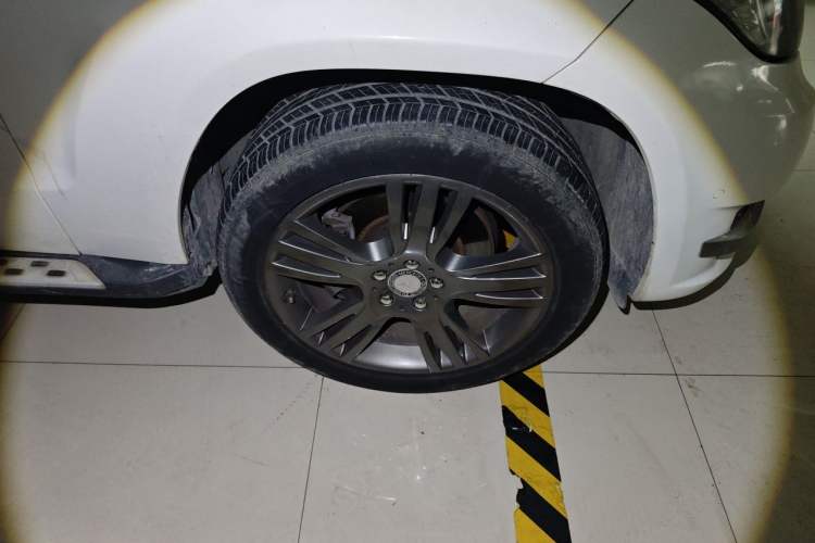 Used Mercedes-Benz GLK-Class 2013 GLK 300 4MATIC Dynamic Edition Right Front Wheel Hub