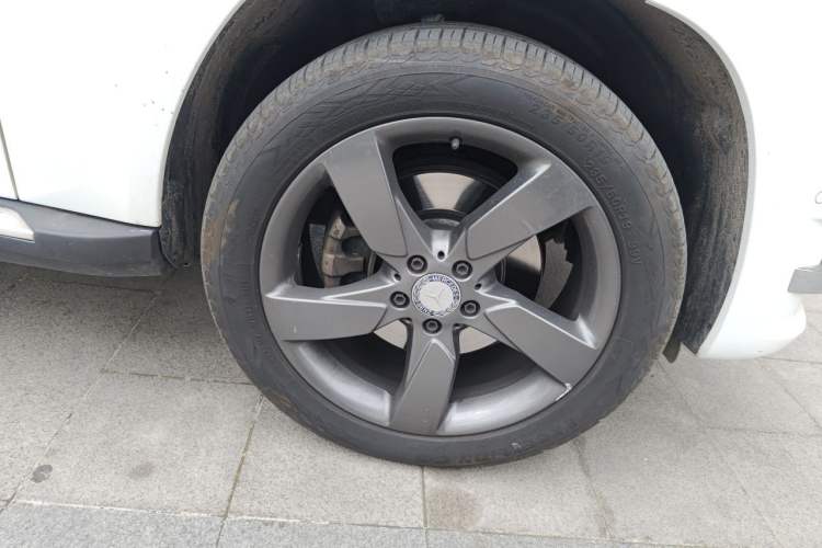 Used Mercedes-Benz GLK-Class 2013 GLK 300 4MATIC Dynamic Edition Right Front Wheel Hub