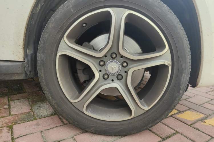 Used Mercedes-Benz GLK-Class 2013 GLK 300 4MATIC Dynamic Edition Right Front Wheel Hub