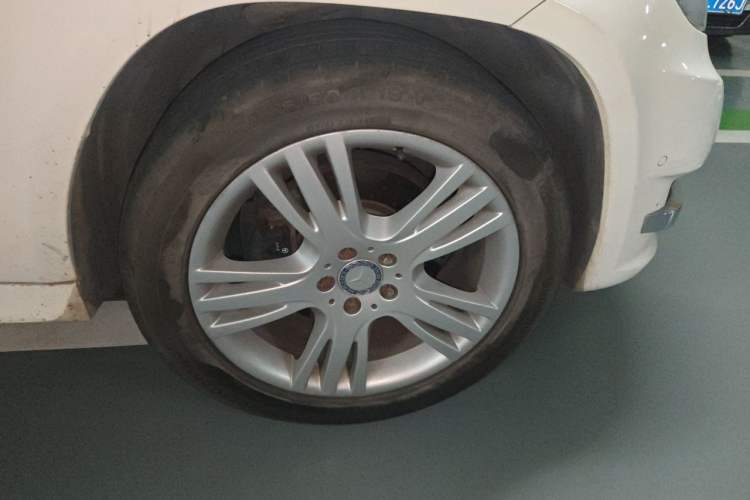 Used Mercedes-Benz GLK-Class 2013 GLK 300 4MATIC Dynamic Edition Right Front Wheel Hub