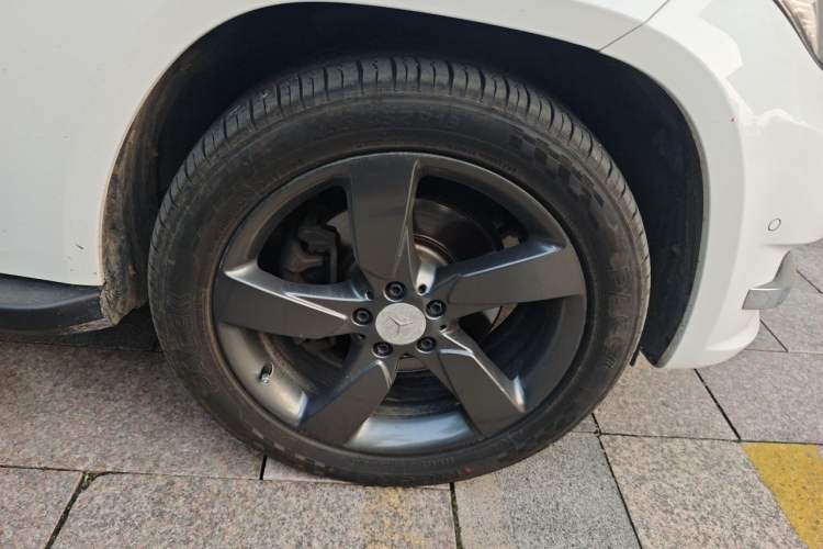 Used Mercedes-Benz GLK-Class 2013 GLK 300 4MATIC Dynamic Sunroof Model Right Front Wheel Hub