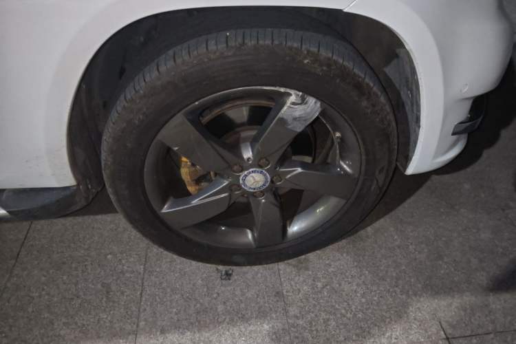 Used Mercedes-Benz GLK-Class 2013 GLK 300 4MATIC Luxury Model Right Front Wheel Hub