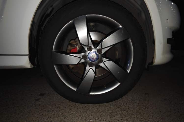 Used Mercedes-Benz GLK-Class 2013 GLK 300 4MATIC Dynamic Sunroof Model Right Front Wheel Hub