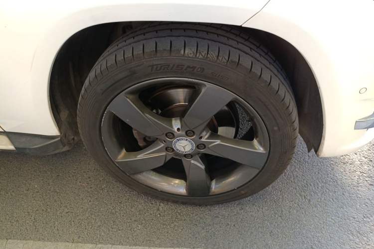 Used Mercedes-Benz GLK-Class 2013 GLK 300 4MATIC Luxury Model Right Front Wheel Hub