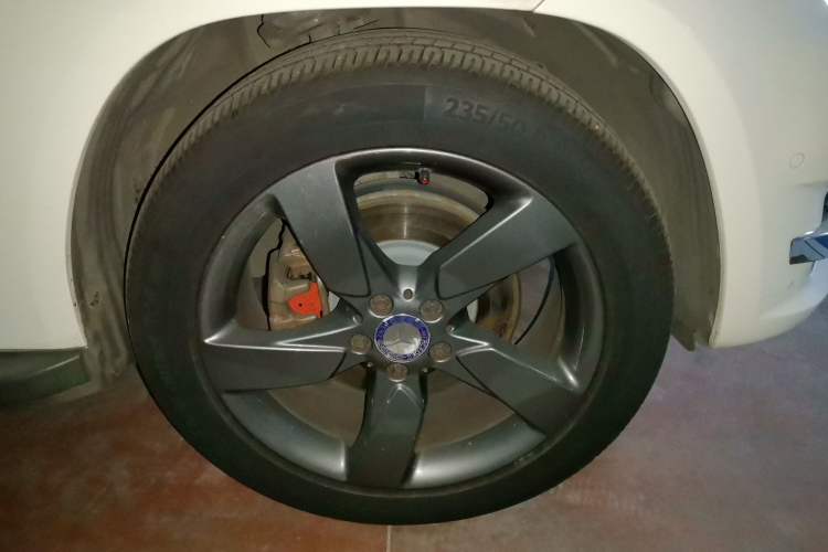 Used Mercedes-Benz GLK-Class 2013 GLK 300 4MATIC Dynamic Sunroof Model Right Front Wheel Hub