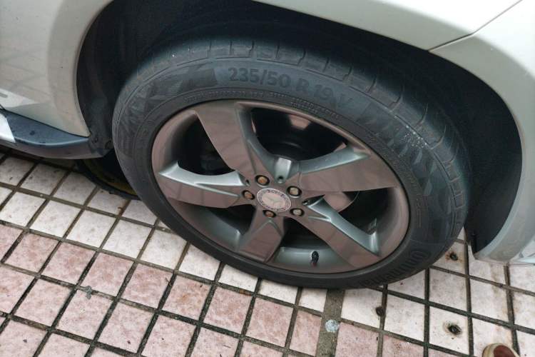 Used Mercedes-Benz GLK-Class 2013 GLK 300 4MATIC Luxury Model Right Front Wheel Hub