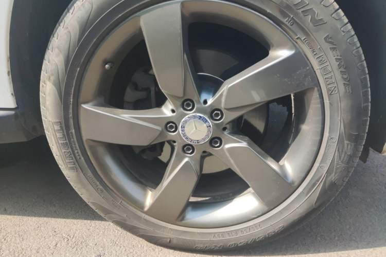 Used Mercedes-Benz GLK-Class 2013 GLK 300 4MATIC Luxury Model Right Front Wheel Hub