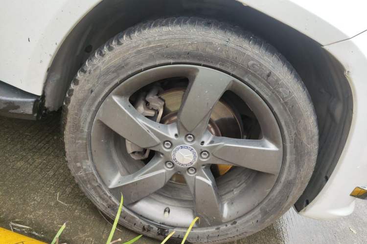 Used Mercedes-Benz GLK-Class 2013 GLK 300 4MATIC Dynamic Sunroof Model Right Front Wheel Hub