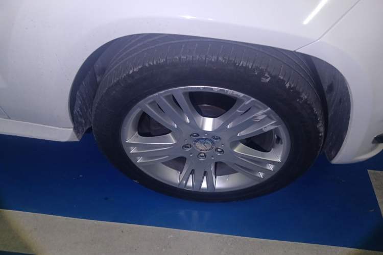 Used Mercedes-Benz GLK-Class 2013 GLK 300 4MATIC Dynamic Edition Right Front Wheel Hub