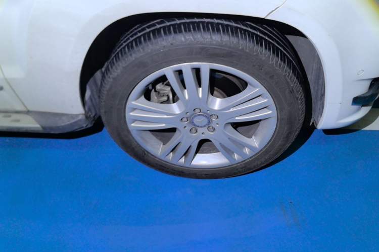 Used Mercedes-Benz GLK-Class 2013 GLK 300 4MATIC Fashion Model Right Front Wheel Hub