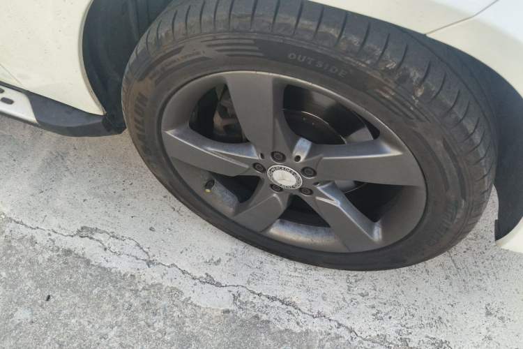 Used Mercedes-Benz GLK-Class 2013 GLK 300 4MATIC Dynamic Sunroof Model Right Front Wheel Hub
