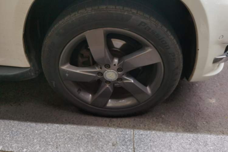 Used Mercedes-Benz GLK-Class 2013 GLK 300 4MATIC Luxury Model Right Front Wheel Hub