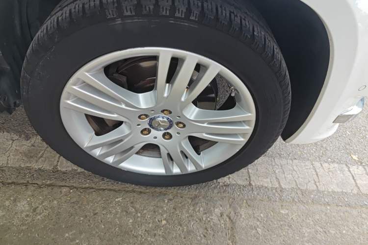 Used Mercedes-Benz GLK-Class 2013 GLK 300 4MATIC Fashion Model Right Front Wheel Hub