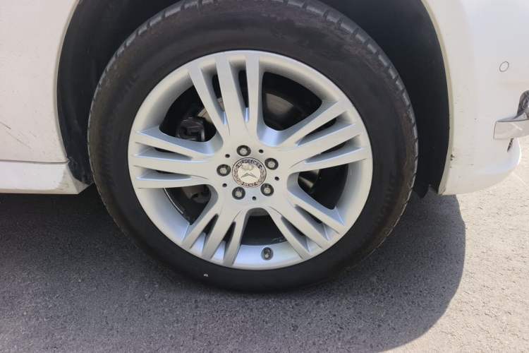 Used Mercedes-Benz GLK-Class 2013 GLK 300 4MATIC Dynamic Edition Right Front Wheel Hub