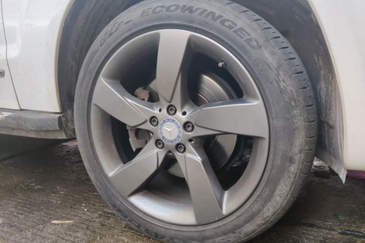 Used Mercedes-Benz GLK-Class 2013 GLK 300 4MATIC Dynamic Sunroof Model Right Front Wheel Hub