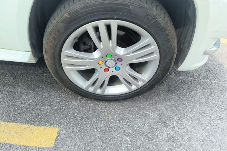 Used Mercedes-Benz GLK-Class 2013 GLK 300 4MATIC Fashion Model Right Front Wheel Hub