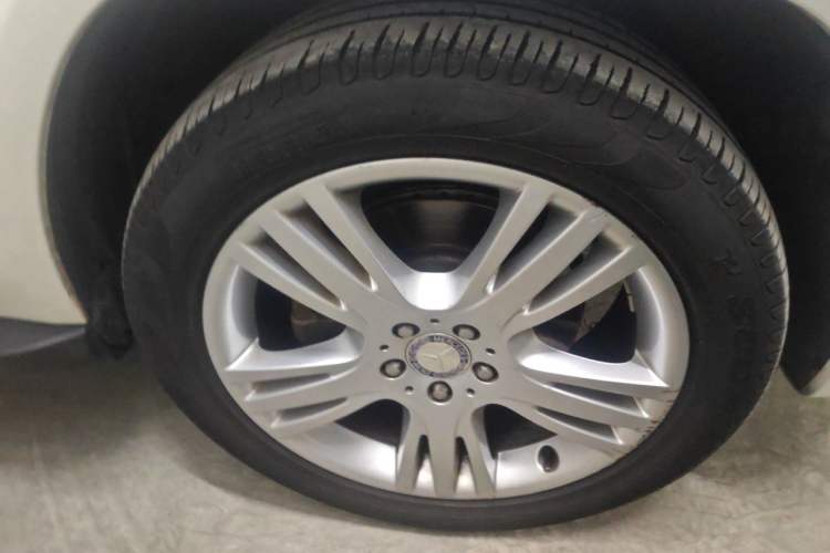 Used Mercedes-Benz GLK-Class 2013 GLK 300 4MATIC Dynamic Edition Right Front Wheel Hub