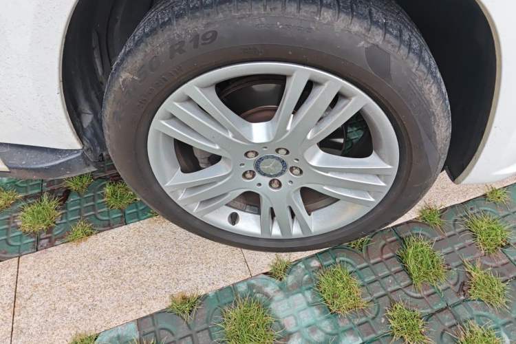 Used Mercedes-Benz GLK-Class 2013 GLK 300 4MATIC Fashion Model Right Front Wheel Hub