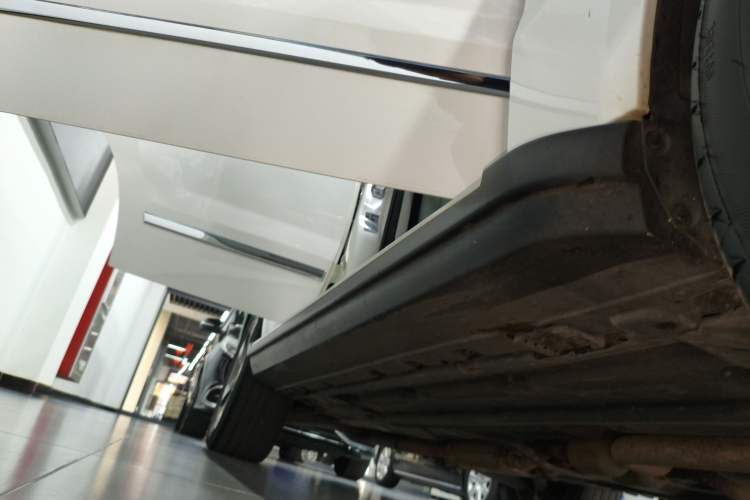 Used Mercedes-Benz GLK-Class 2013 Facelift GLK 300 4MATIC Fashion Edition Right Side Sill