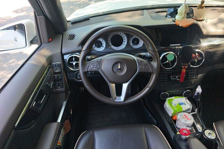 Used Mercedes-Benz GLK-Class 2013 Facelift GLK 300 4MATIC Luxury Edition Steering Wheel