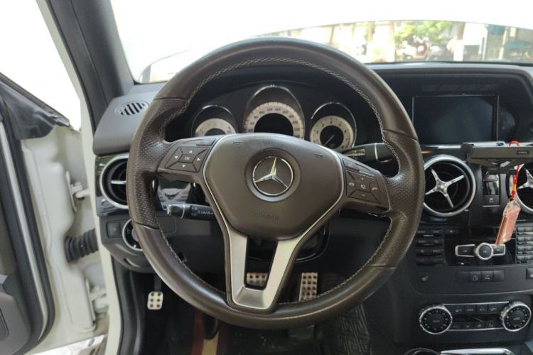 Used Mercedes-Benz GLK-Class 2013 GLK 300 4MATIC Luxury Model Steering Wheel
