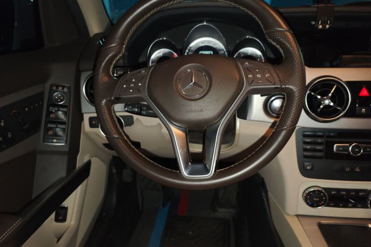 Used Mercedes-Benz GLK-Class 2013 Facelift GLK 300 4MATIC Fashion Edition Steering Wheel