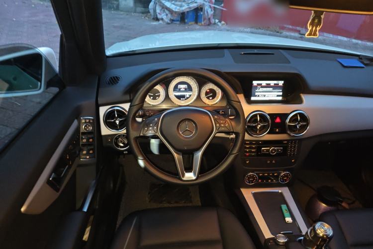Used Mercedes-Benz GLK-Class 2013 GLK 300 4MATIC Dynamic Edition Steering Wheel