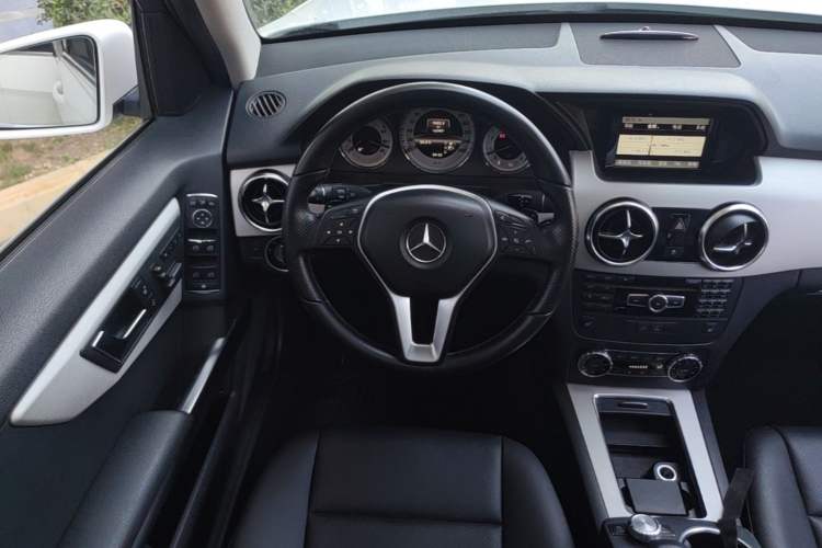 Used Mercedes-Benz GLK-Class 2013 GLK 300 4MATIC Fashion Model Steering Wheel