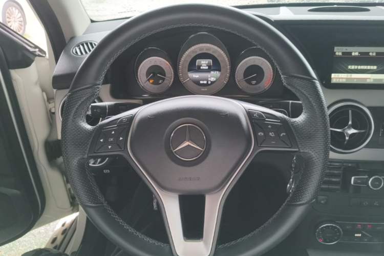 Used Mercedes-Benz GLK-Class 2013 GLK 300 4MATIC Dynamic Sunroof Model Steering Wheel