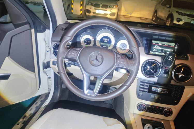 Used Mercedes-Benz GLK-Class 2013 GLK 300 4MATIC Dynamic Sunroof Model Steering Wheel