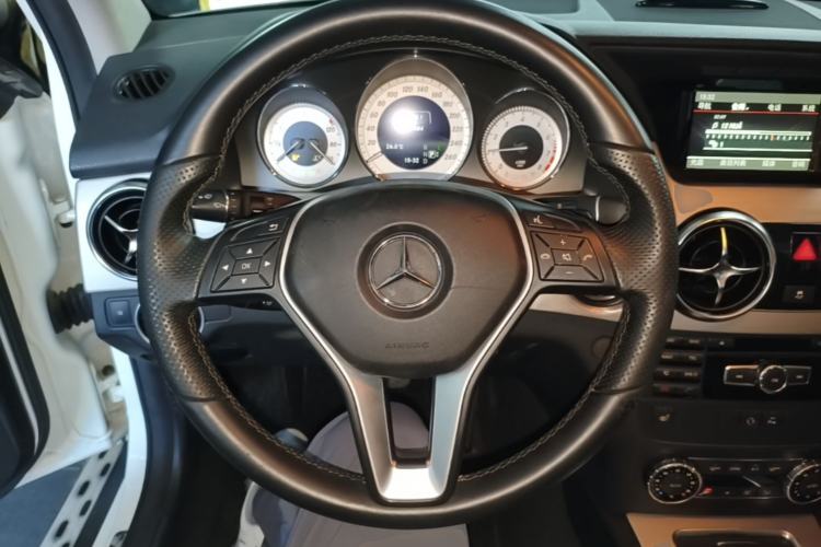 Used Mercedes-Benz GLK-Class 2013 Facelift GLK 300 4MATIC Fashion Edition Steering Wheel