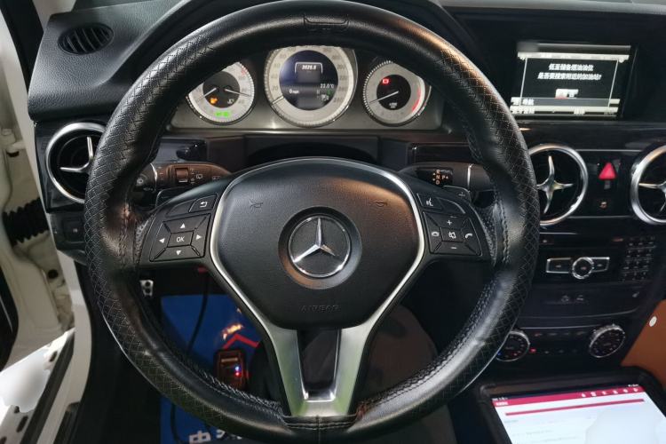 Used Mercedes-Benz GLK-Class 2013 Facelift GLK 300 4MATIC Luxury Edition Steering Wheel