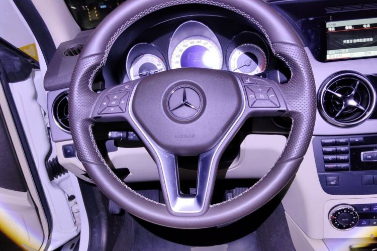 Used Mercedes-Benz GLK-Class 2013 GLK 300 4MATIC Luxury Model Steering Wheel