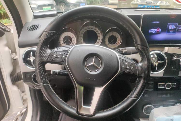Used Mercedes-Benz GLK-Class 2013 GLK 300 4MATIC Dynamic Sunroof Model Steering Wheel