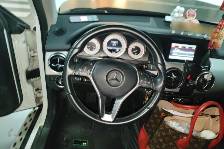 Used Mercedes-Benz GLK-Class 2013 GLK 300 4MATIC Dynamic Edition Steering Wheel