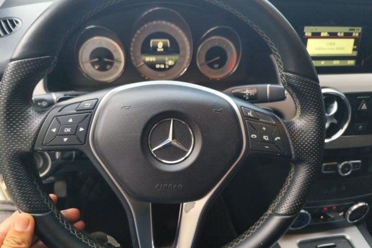 Used Mercedes-Benz GLK-Class 2013 Facelift GLK 300 4MATIC Fashion Edition Steering Wheel
