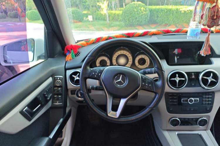 Used Mercedes-Benz GLK-Class 2013 GLK 300 4MATIC Dynamic Sunroof Model Steering Wheel