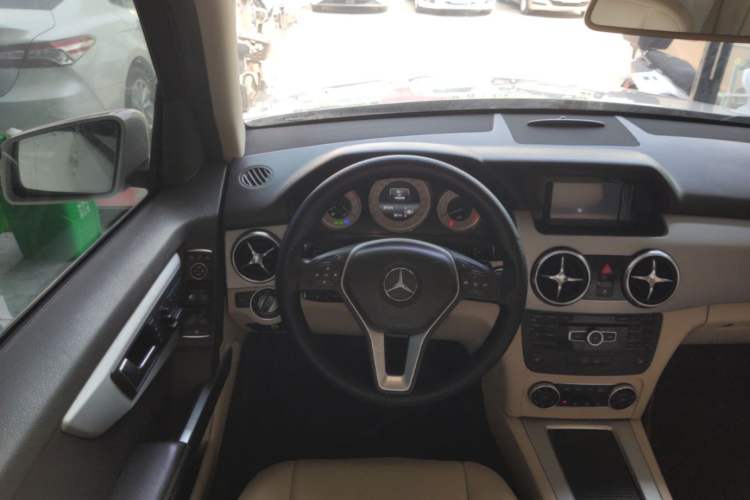 Used Mercedes-Benz GLK-Class 2013 GLK 300 4MATIC Dynamic Sunroof Model Steering Wheel